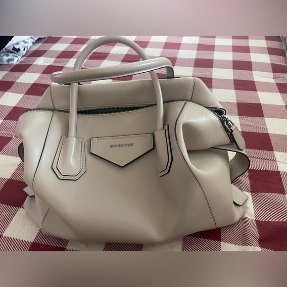 Givenchy Antigona Tote - Picture 9 of 11